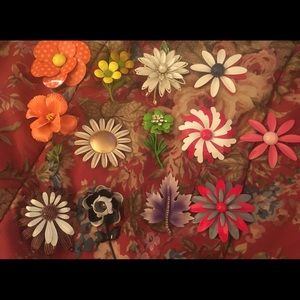 Vintage lot of brooch/pins